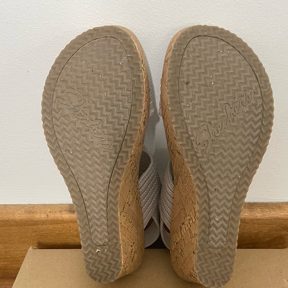 Sandals worn once they fit a little bit big - Picture 2 of 4